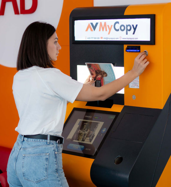 Zákaznice u automatu MyCopy